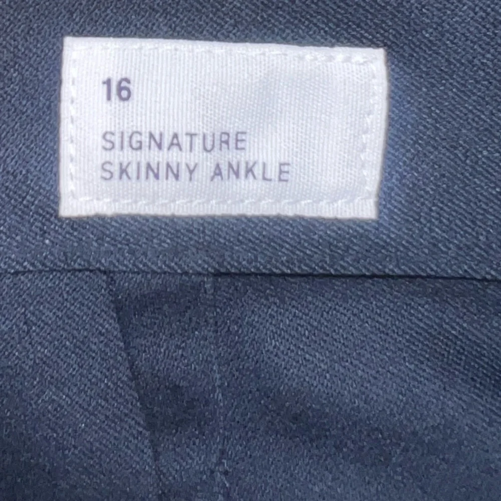 Gap- Navy signature skinny ankle pants